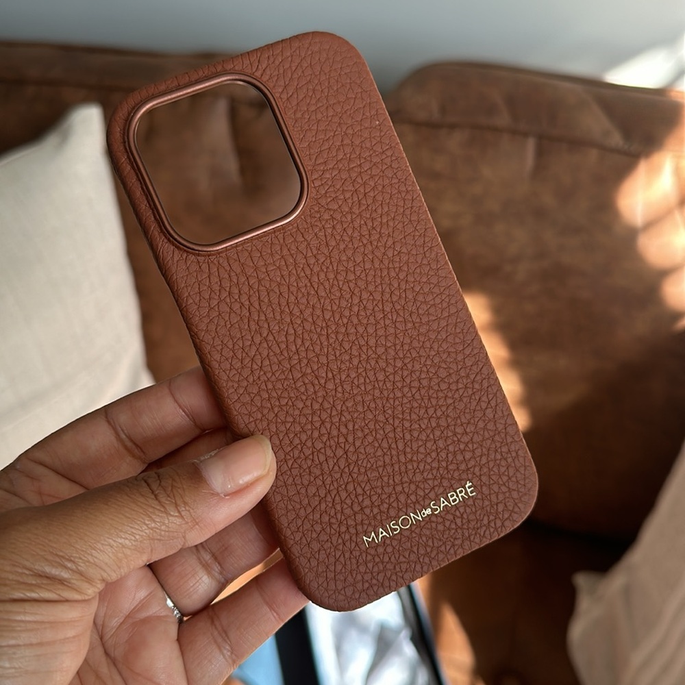 Madison de Sabre iPhone 14 Pro case